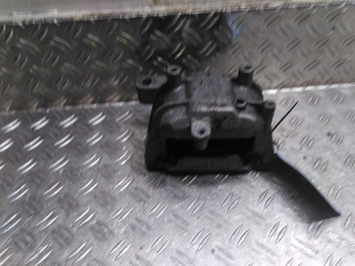 Engine mount Volkswagen Caddy IV, 2015 2.0 TDI 102, Delivery, Diesel, 1.968cc, 75kW (102pk), FWD, DFSD, 2015-11 / 2020-09 (Used)
