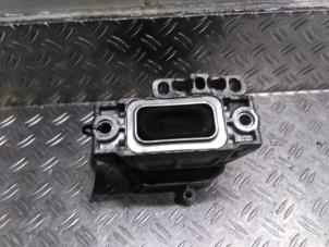 Engine mount from a Volkswagen Caddy IV 2.0 TDI 102 2017