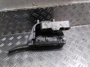 Engine mount from a Volkswagen Caddy IV 2.0 TDI 102 2017