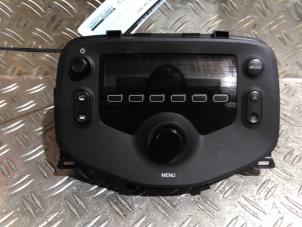 Gebrauchte Radio Peugeot 108 1.0 12V VVT-i Preis € 88,94 Mit Mehrwertsteuer angeboten von Autodemontagebedrijf van Boxtel
