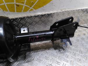 Used Front shock absorber rod, right Renault Master IV (EV/HV/UV/VA/VB/VD/VF/VG/VJ) 2.3 dCi 145 16V FWD Price € 190,58 Inclusive VAT offered by Autodemontagebedrijf van Boxtel