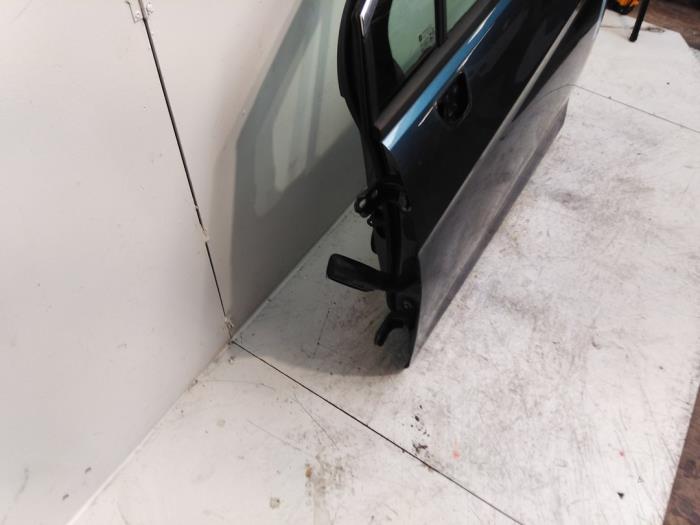 Door 4-door, front left from a Opel Astra K Sports Tourer 1.6 CDTI 110 16V 2017