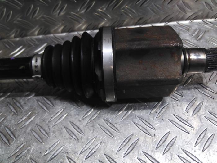 Front drive shaft, left from a Volkswagen Tiguan (AD1) 2.0 TSI 16V 4Motion 2018