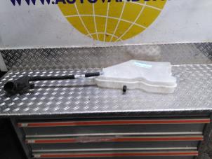 Used Front windscreen washer reservoir BMW 3 serie (G20) Price € 63,53 Inclusive VAT offered by Autodemontagebedrijf van Boxtel
