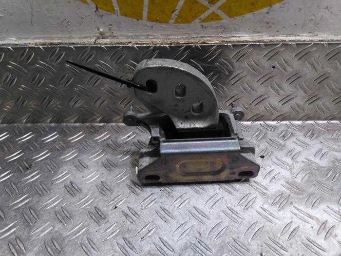 Engine mount from a Ford Fiesta 7 1.1 Ti-VCT 12V 85 2018
