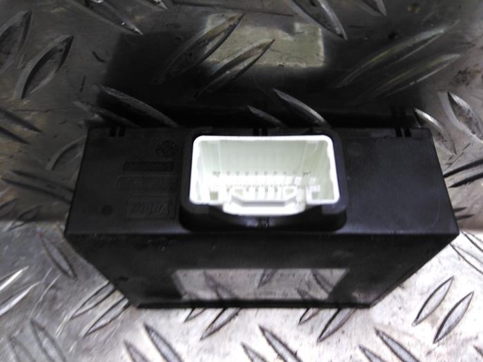 Module (miscellaneous) from a Peugeot 108 1.0 12V VVT-i 2021