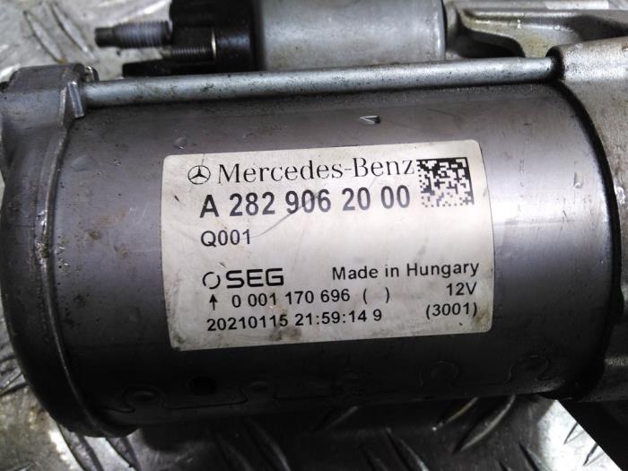 Motor de arranque de un Mercedes-Benz A (177.0) 1.3 A-180 Turbo 16V 2021