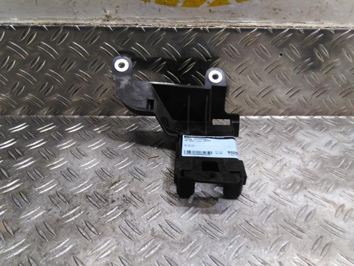 Blind spot radar bracket