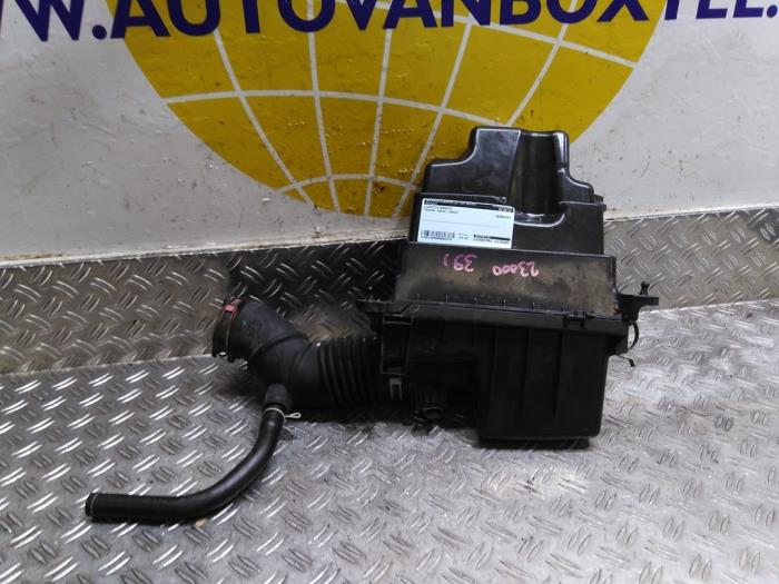 Begagnade Luftfilterhus Toyota Yaris IV (P21/PA1/PH1) 1.0 12V VVT-i Pris € 152,46 Inklusive moms erbjuds av Autodemontagebedrijf van Boxtel
