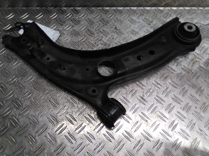 Front wishbone, left from a Audi Q2 (GAB/GAG) 1.4 TFSI 16V 2017
