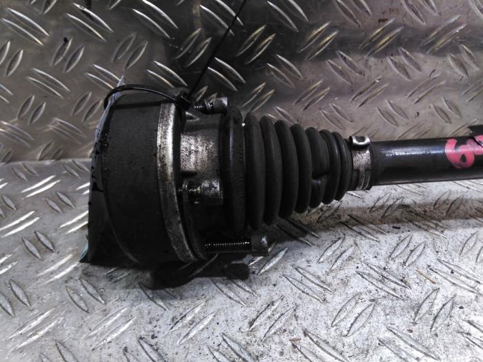 Front drive shaft, left from a Volkswagen Polo V (6R) 1.2 TDI 12V BlueMotion 2014