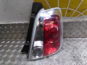 Używane Tylne swiatlo pozycyjne prawe Fiat 500 (312) 1.2 69 Cena € 25,41 Z VAT oferowane przez Autodemontagebedrijf van Boxtel