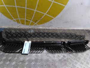 Used Rear bumper bracket central Volkswagen Polo VI (AW1) 1.0 MPI 12V Price € 50,82 Inclusive VAT offered by Autodemontagebedrijf van Boxtel