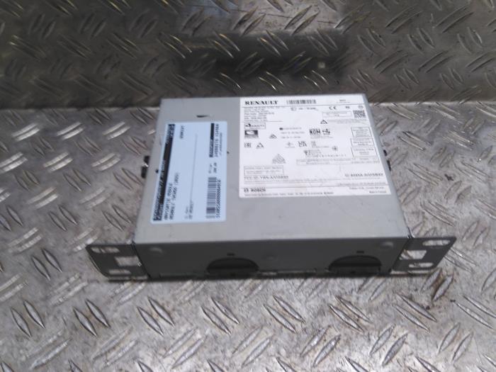 Usagé Module navigation Renault Twingo III (AH) ZE R80 Prix € 203,28 Prix TTC proposé par Autodemontagebedrijf van Boxtel