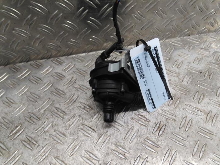 Begagnade Extra vattenpump Mini Mini (F56) 1.5 12V One Pris € 25,41 Inklusive moms erbjuds av Autodemontagebedrijf van Boxtel