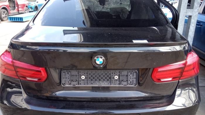 Begagnade Baklucka BMW 3 serie (F30) 330e Pris € 367,50 Marginaltabell erbjuds av Autodemontagebedrijf van Boxtel