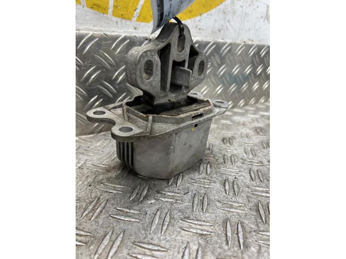 Usagé Support moteur BMW 2 serie Gran Tourer (F46) 220i 2.0 TwinPower Turbo 16V Prix € 29,40 Règlement à la marge proposé par Autodemontagebedrijf van Boxtel