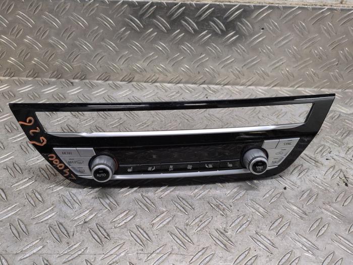 Używane Panel climatronic BMW X3 (G01) xDrive 30d 3.0 TwinPower Turbo 24V Cena € 58,80 Procedura marży oferowane przez Autodemontagebedrijf van Boxtel