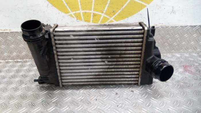 Usagé Echangeur air (Intercooler) Nissan Qashqai (J11) 1.2 DIG-T 16V Prix € 126,00 Règlement à la marge proposé par Autodemontagebedrijf van Boxtel