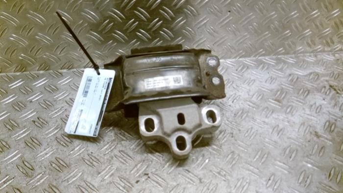 Used Engine mount Volkswagen Tiguan (AD1) 2.0 TSI 16V 4Motion Price € 42,00 Margin scheme offered by Autodemontagebedrijf van Boxtel