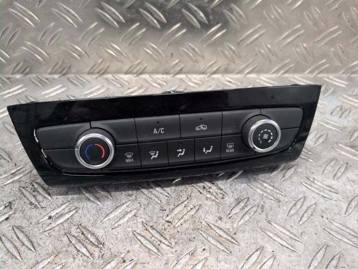 Begagnade Klimatpanel Opel Corsa F (UB/UH/UP) 1.2 12V 75 Pris € 42,00 Marginaltabell erbjuds av Autodemontagebedrijf van Boxtel