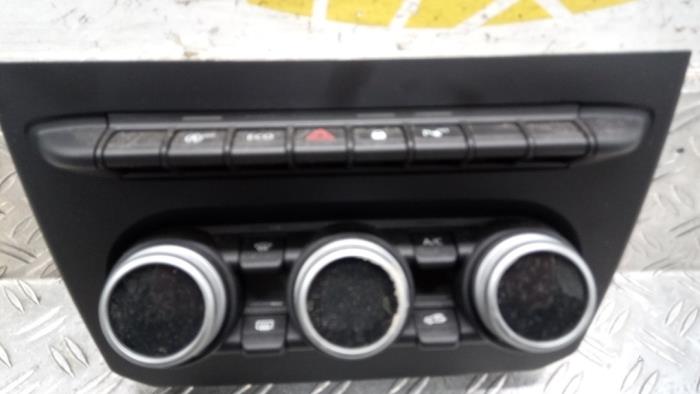 Używane Panel climatronic Dacia Duster (SR) 1.3 TCE 130 16V Cena € 42,00 Procedura marży oferowane przez Autodemontagebedrijf van Boxtel