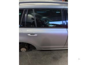 Begagnade Bakdörr, 4-dörrars, höger Skoda Octavia Combi (5EAC) 1.0 TSI 12V Pris € 472,50 Marginaltabell erbjuds av Autodemontagebedrijf van Boxtel