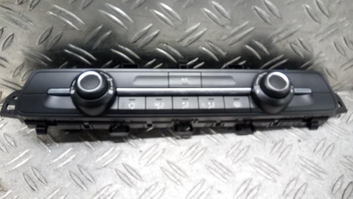 Begagnade Klimatpanel Peugeot Expert (V1/VA/VB/VE/VF/VT/VY) 1.6 Blue HDi 95 16V Pris € 33,60 Marginaltabell erbjuds av Autodemontagebedrijf van Boxtel