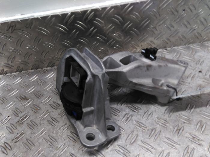 Used Engine mount Dacia Duster (SR) 1.0 TCE 100 Bi-Fuel, Eco-G 12V Price € 33,60 Margin scheme offered by Autodemontagebedrijf van Boxtel