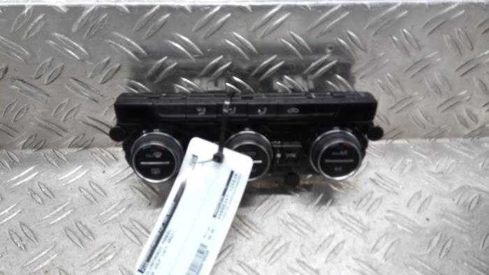 Begagnade Klimatpanel Volkswagen Golf VIII (CD1) 2.0 GTI Clubsport 16V Pris € 42,00 Marginaltabell erbjuds av Autodemontagebedrijf van Boxtel