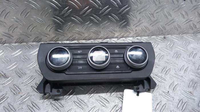 Używane Panel climatronic Dacia Jogger 1.6 Hybrid 140 16V Cena € 42,00 Procedura marży oferowane przez Autodemontagebedrijf van Boxtel