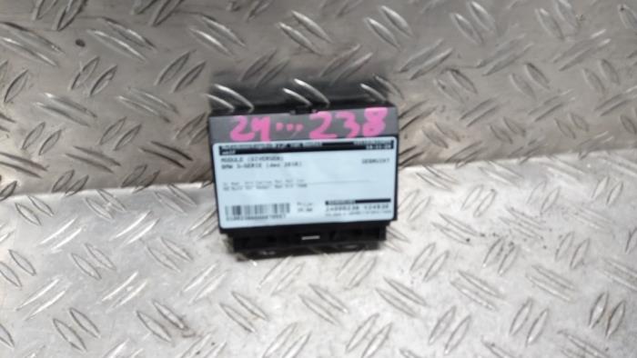 Używane Modul (rózne) BMW 3 serie (F30) 330e Cena € 21,00 Procedura marży oferowane przez Autodemontagebedrijf van Boxtel