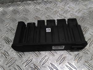 Usados Módulo (varios) BMW 3 serie (F30) 330e Precio € 42,00 Norma de margen ofrecido por Autodemontagebedrijf van Boxtel