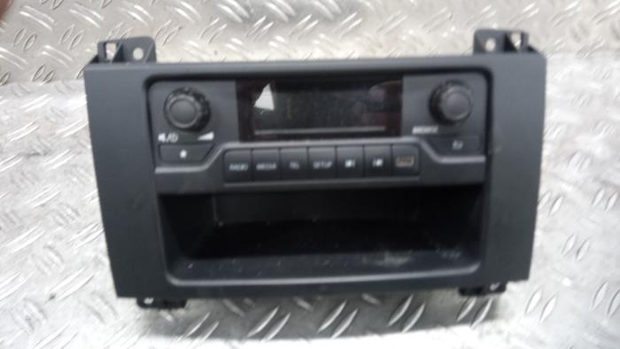 Gebrauchte Radio Mercedes Vito (447.6) 2.0 110 CDI 16V Preis € 84,00 Margenregelung angeboten von Autodemontagebedrijf van Boxtel