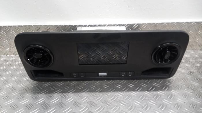 Usagé Système navigation Mercedes Sprinter 3,5t (907.6/910.6) 316 CDI 2.1 D RWD Prix € 672,00 Règlement à la marge proposé par Autodemontagebedrijf van Boxtel
