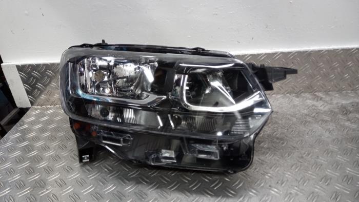 Używane Reflektor prawy Toyota ProAce City 1.5 D-4D 100 Cena € 254,10 Z VAT oferowane przez Autodemontagebedrijf van Boxtel