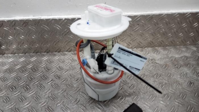 Usagé Pompe carburant électrique Renault Captur II (RJB) 1.0 TCe 90 12V Prix € 105,00 Règlement à la marge proposé par Autodemontagebedrijf van Boxtel