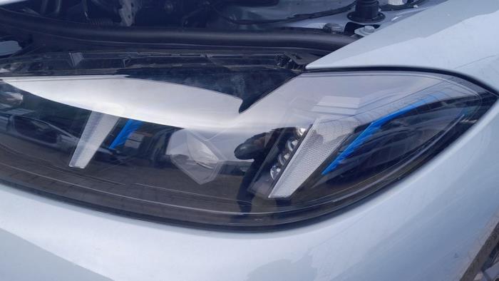 Strålkastare, vänster från en BMW i4 (G26) eDrive35 70 kWh 2024