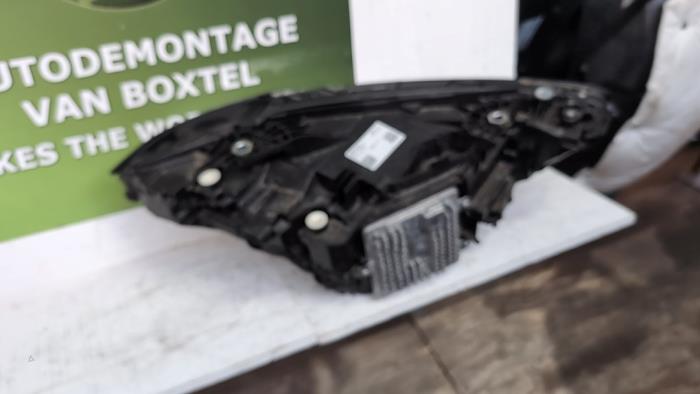 Strålkastare, vänster från en BMW i4 (G26) eDrive35 70 kWh 2024