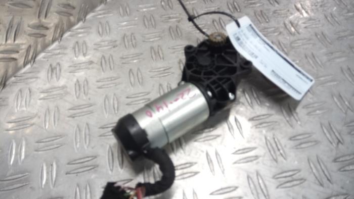 Gebrauchte Schiebedach Motor Mini Mini (F56) 1.5 12V One Preis € 105,00 Margenregelung angeboten von Autodemontagebedrijf van Boxtel