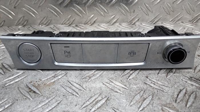 Usagé Commande start/stop Audi A6 Avant (C8) 3.0 V6 24V 45 TDI Mild Hybrid Quattro Prix € 42,00 Règlement à la marge proposé par Autodemontagebedrijf van Boxtel