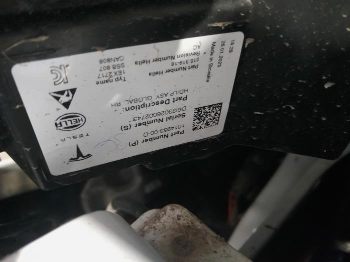 Używane Reflektor prawy Tesla Model Y (5YJY) Long Range,Performance Cena € 630,00 Procedura marży oferowane przez Autodemontagebedrijf van Boxtel