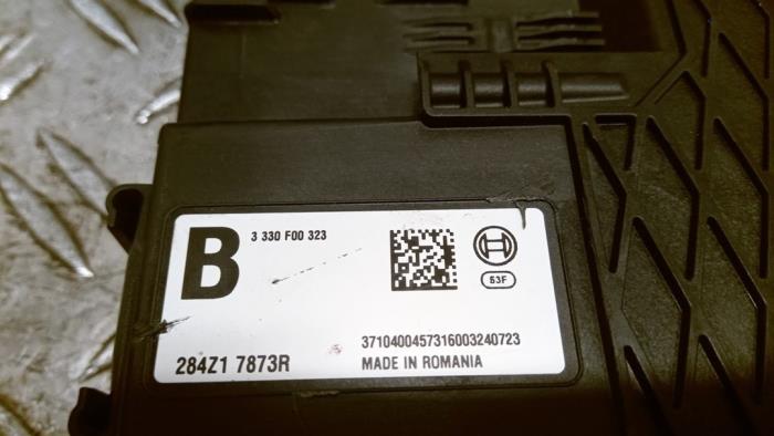 Used Computer, miscellaneous Renault Austral 1.3 Mild Hybrid 160 Price € 288,75 Margin scheme offered by Autodemontagebedrijf van Boxtel