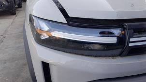 Usagé Phare droit Dacia Duster (DJF) 1.2 TCE 130 12V Mild Hybrid 4x2 Prix € 735,00 Règlement à la marge proposé par Autodemontagebedrijf van Boxtel