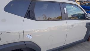 Usagé Porte arrière droite Dacia Duster (DJF) 1.2 TCE 130 12V Mild Hybrid 4x2 Prix € 630,00 Règlement à la marge proposé par Autodemontagebedrijf van Boxtel