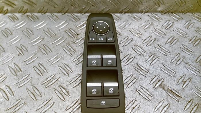 Usados Interruptor de ventanilla eléctrica Renault Austral 1.3 Mild Hybrid 160 Precio € 105,00 Norma de margen ofrecido por Autodemontagebedrijf van Boxtel