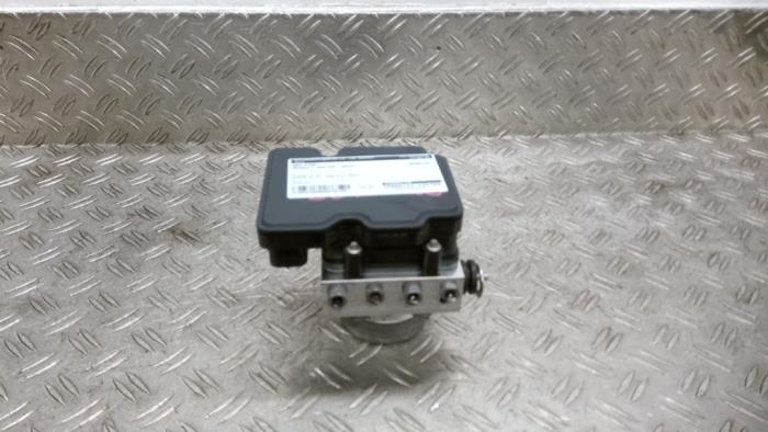 Gebrauchte ABS Pumpe Renault Master III (FV) 2.3 dCi 110 16V FWD Preis € 105,00 Margenregelung angeboten von Autodemontagebedrijf van Boxtel