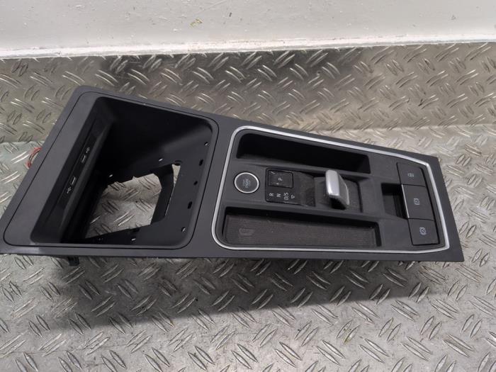 Usados Palanca selectora automática Seat Leon Sportstourer (KLF) 1.5 eTSI 16V Precio € 254,10 IVA incluido ofrecido por Autodemontagebedrijf van Boxtel