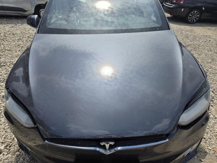 Usados Capó Tesla Model X 75D Precio € 840,00 Norma de margen ofrecido por Autodemontagebedrijf van Boxtel