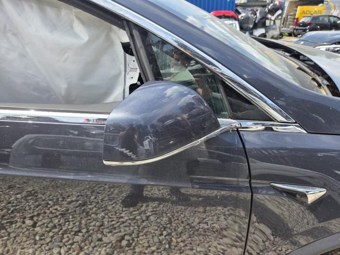 Używane Lusterko zewnetrzne prawe Tesla Model X 75D Cena € 525,00 Procedura marży oferowane przez Autodemontagebedrijf van Boxtel